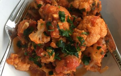 Kounoupidi Kokkinisto – Greek Cauliflower in Tomato Sauce